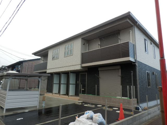 シャーメゾン橘の駐車場|平面式の駐車場と屋根付き駐輪場です