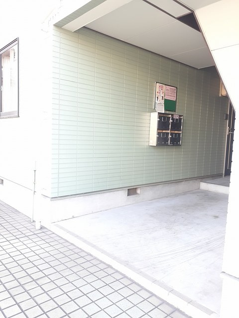 ドミールエスポアのエントランス