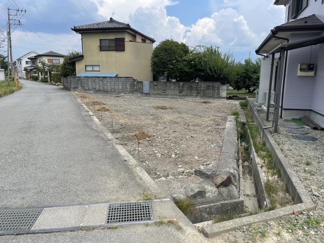 南アルプス市十日市場　土地の前面道路含む現地写真