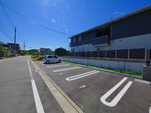 シャンティ・フィールドの駐車場