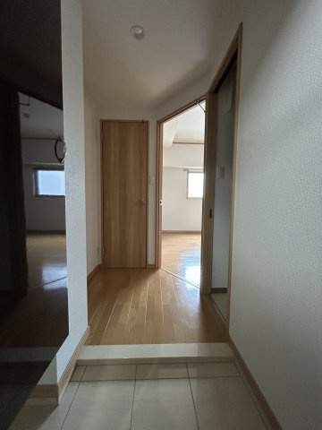 【玄関】ウイング宝町フォース