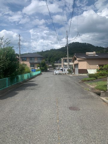 【No.6495】桜谷中古住宅/4DK/コンビニ・スーパー・銀行徒歩10分圏内の前面道路含む現地写真