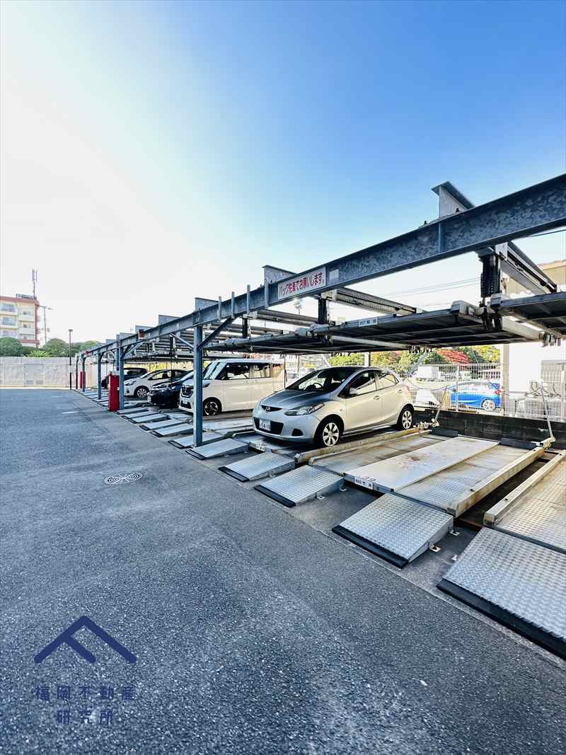 アルフィーネ大野城の駐車場