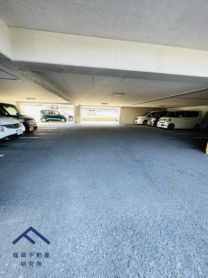 アルフィーネ大野城の駐車場