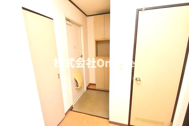 八尾市青山町４丁目のアパートの玄関