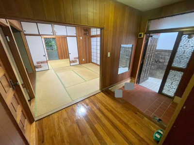 【玄関】 | 天久戸建 | ※退去前の為、写真と現状が異なる場合がございます