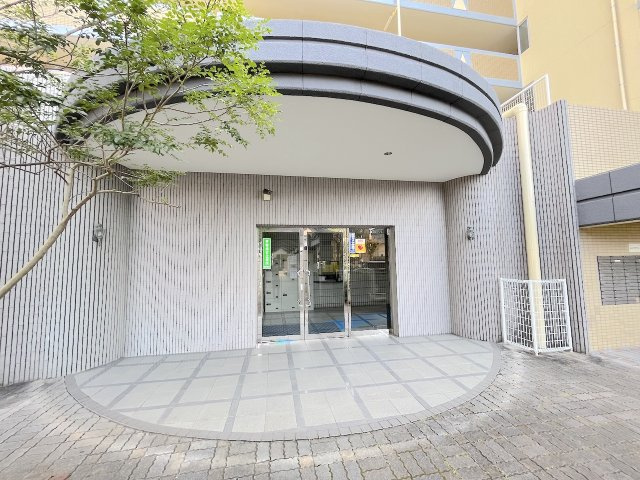クローバーマンション周船寺壱番館のエントランス
