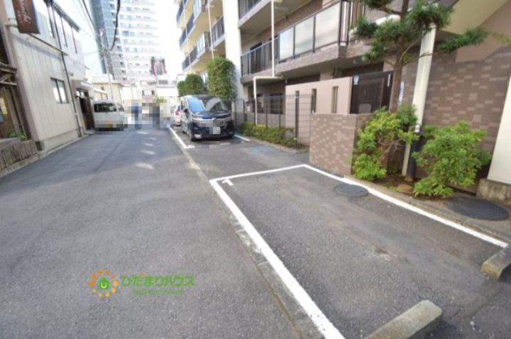 上尾市柏座1丁目　中古マンション　グランパーク上尾の駐車場