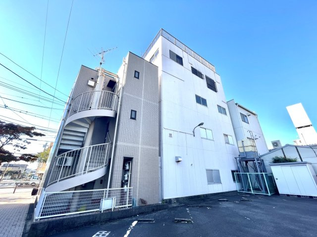 南区桜台一丁目　東海通沿店舗ビルの外観