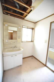 【独立洗面台】 | 一庫　中古戸建 | さがすリノベーションでマイホームを購入してみませんか？
是非一度ご内覧ください(*^^*)
まずはお気軽にフリーダイヤル0120-144-115にお電話下さい！