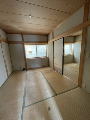 【和室】 | 一庫　中古戸建 | ２階　６帖和室
さがすリノベーションでマイホームを購入してみませんか？
是非一度ご内覧ください(*^^*)
まずはお気軽にフリーダイヤル0120-144-115にお電話下さい！