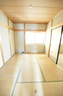 【和室】 | 一庫　中古戸建 | ３階　６帖和室
さがすリノベーションでマイホームを購入してみませんか？
是非一度ご内覧ください(*^^*)
まずはお気軽にフリーダイヤル0120-144-115にお電話下さい！