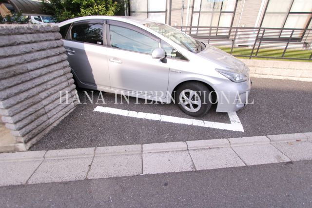 レオパレスＫＡＷＡＳＨＩの駐車場