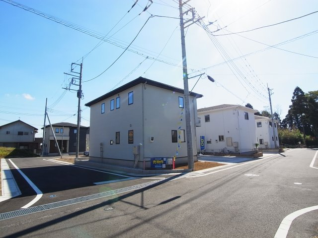 新築　KIS北群馬郡吉岡町２２期　１号棟の前面道路含む現地写真|現地写真　北側接道幅員約6.0ｍ　西側接道幅員約6.0ｍ