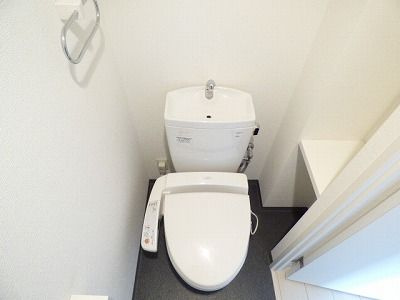 【トイレ】 | ラファセ美野島 | 別号室の写真になります。現況優先。