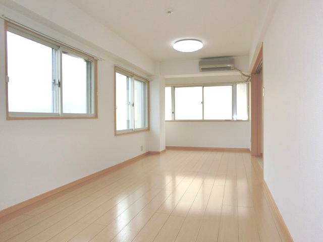 月村マンションNo.11の洋室