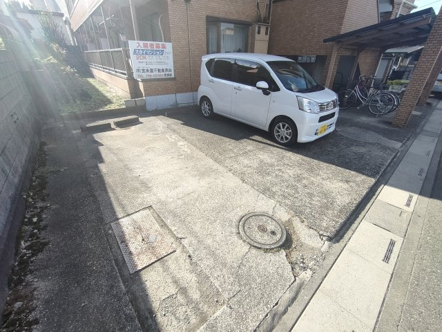スカイマンションの駐車場|カースペースがあります