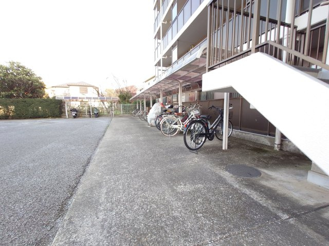 リーベスト取手の駐車場