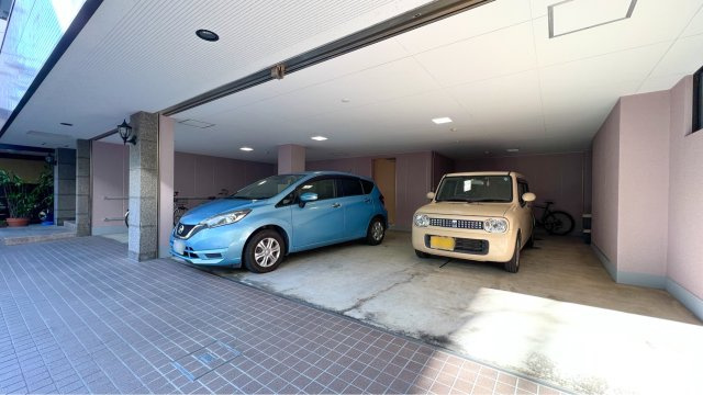 高島屋マンションⅡの駐車場