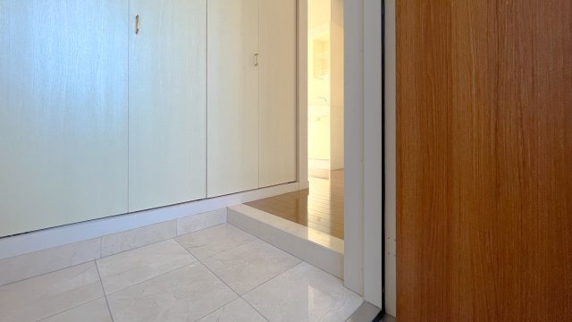 高島屋マンションⅡの玄関|※反転タイプの間取りとなります。