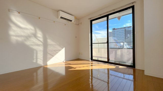 高島屋マンションⅡの洋室|※反転タイプの間取りとなります。