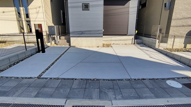 箕面市桜５丁目の新築一戸建の駐車場