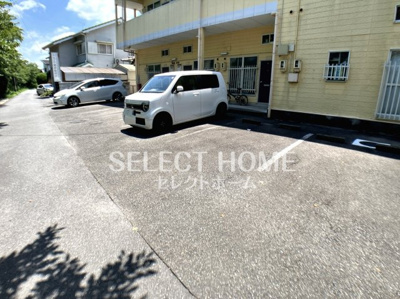 【駐車場】 | レジデンス日晶Ⅰ | 車をお持ちの方に嬉しい駐車場付きの物件です