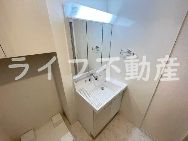 Vier Casa Aの独立洗面台|独立洗面台、小物を置くことができて便利です