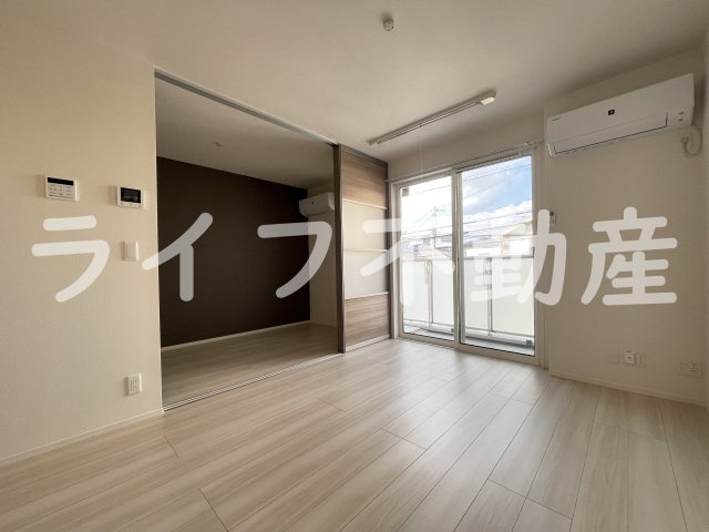Vier Casa Aの居間・リビング|こちらのリビングで趣味の時間をお楽しみください