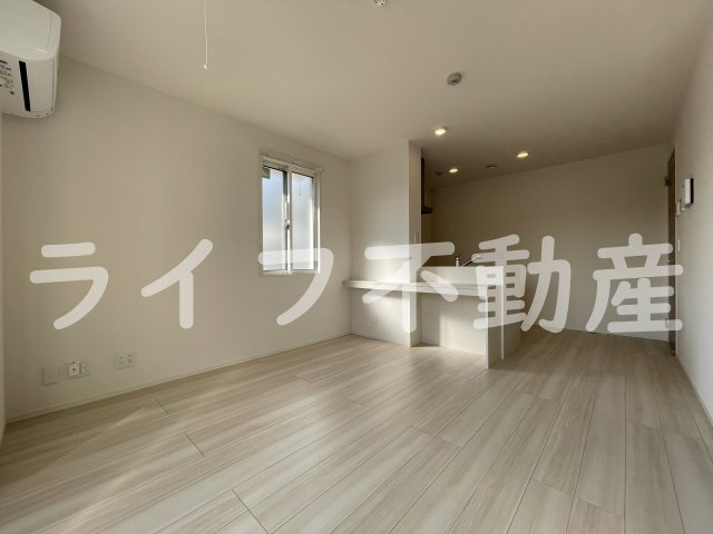 Vier Casa Aの居間・リビング|こちらのリビングで趣味の時間をお楽しみください