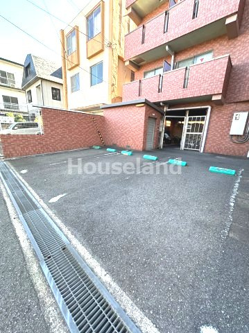 ル・マンＡ１番館の駐車場