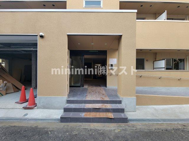 大阪市此花区春日出北１丁目の賃貸マンションのエントランス