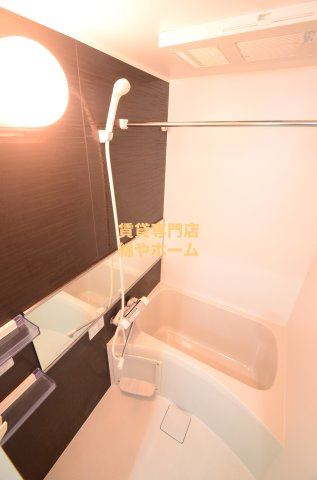 大阪市西成区千本中２丁目のアパートの浴室|日々の疲れを癒すお風呂付です