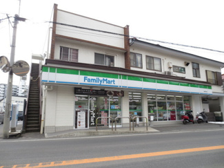 ファミリーマート 油屋秋谷店まで900ｍ