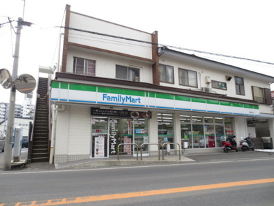 ファミリーマート 油屋秋谷店まで900ｍ