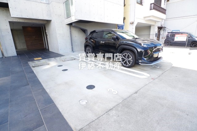 ArtizA浅間町の駐車場