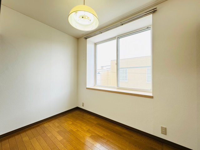【洋室】 | アークコート北41条Ⅱ | 広々とした洋室です