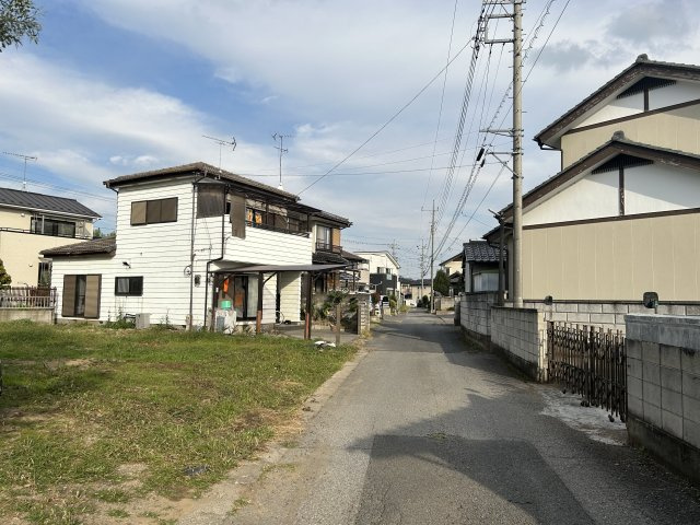 小桑原町　売地の前面道路含む現地写真