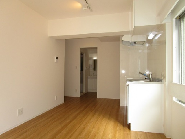 第2山長ビルの居間・リビング|ゆったりとした居間です