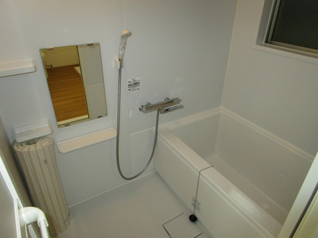 第2山長ビルの浴室|日々の疲れを癒すお風呂付です