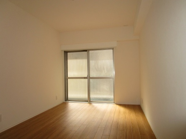 第2山長ビルの洋室|明るい洋室です