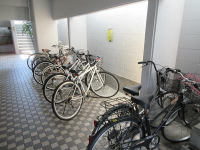 アンビシャスおいけの駐車場|駐輪場