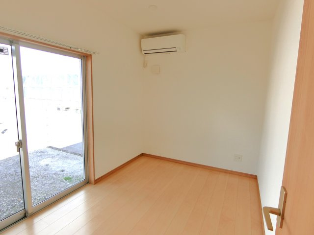 横芝光町栗山貸家の洋室