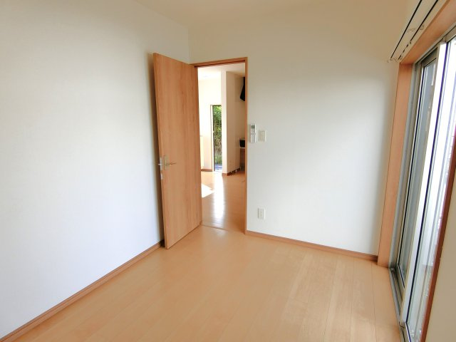 横芝光町栗山貸家の洋室