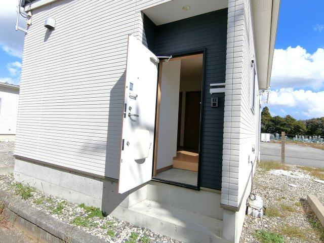 横芝光町栗山貸家の玄関