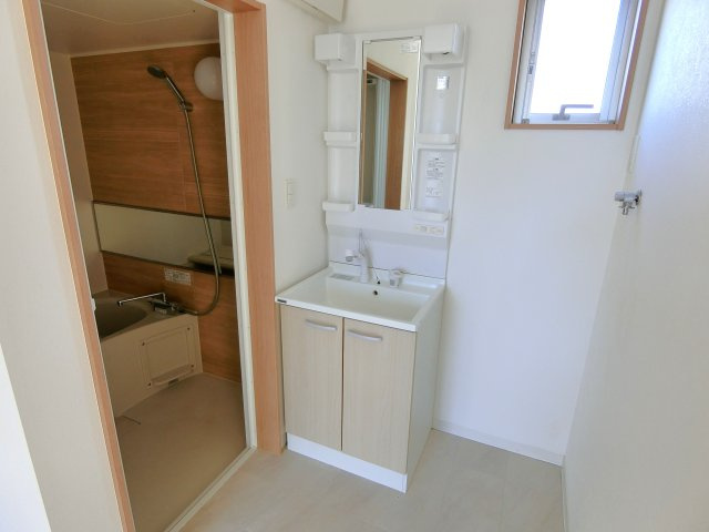 横芝光町栗山貸家の独立洗面台