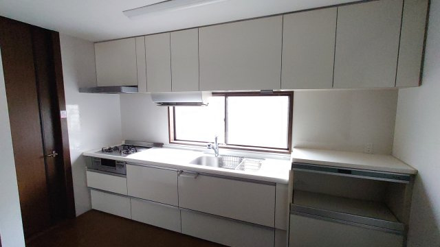 小牧市光ヶ丘1丁目　中古戸建のキッチン|きれいなキッチンです