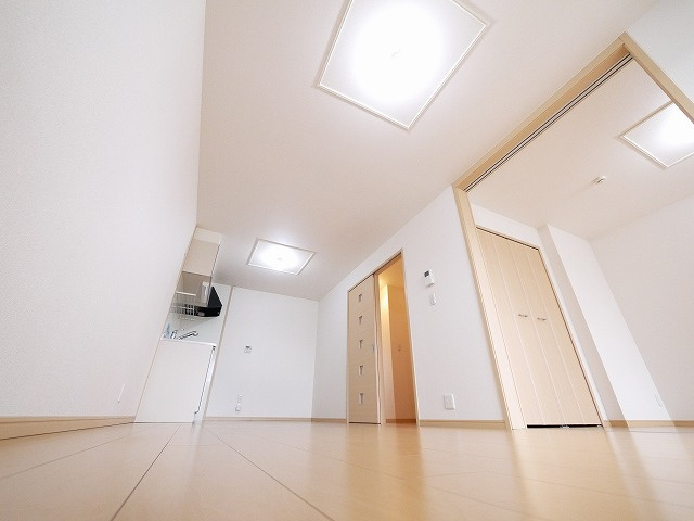 グランツ大和の内装|おしゃれな居間です