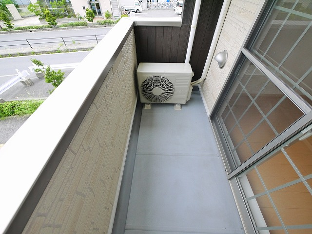 グランツ大和のバルコニー|外からの目が気にならないバルコニーで洗濯物が干せます