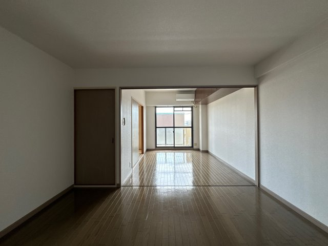 グローバル高田の居間・リビング